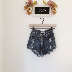 • v i b r a n t m i u s h o r t s •